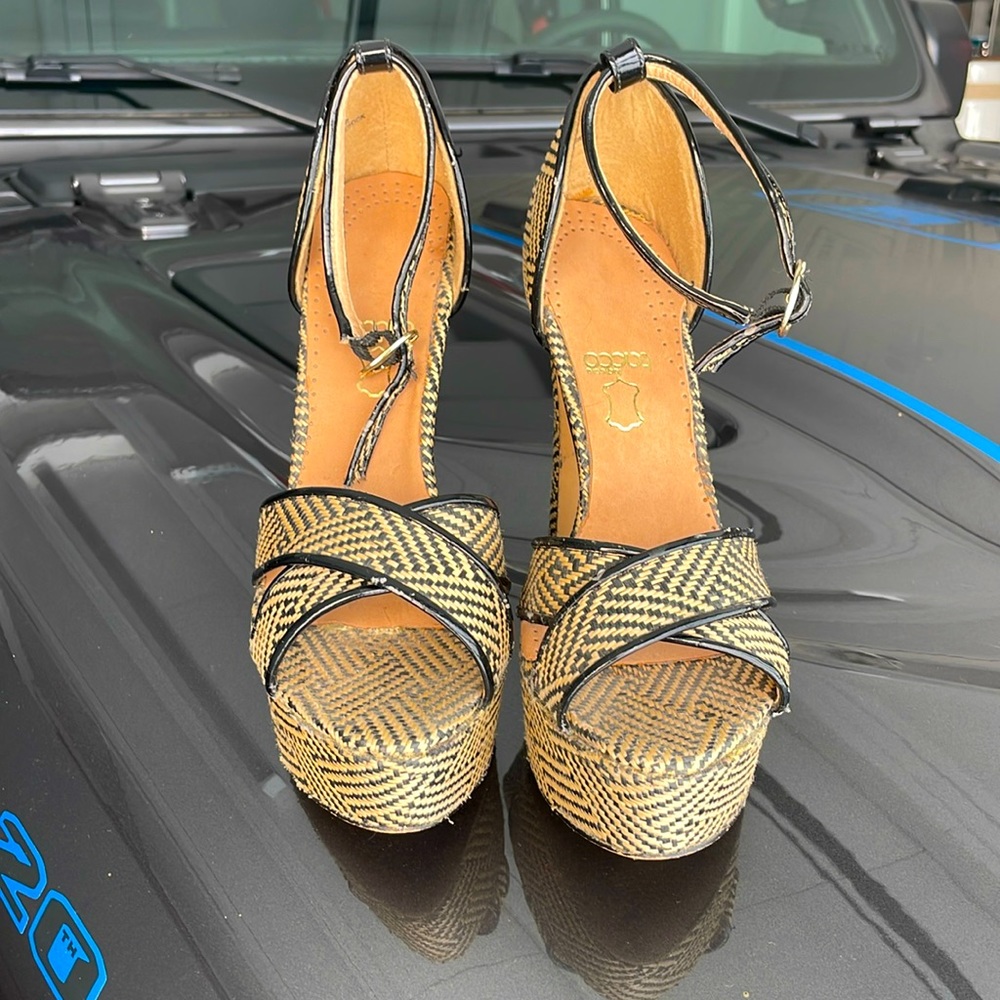 Tacco Black and Tan Twill Braided Pattern Platform Open Toed Heels